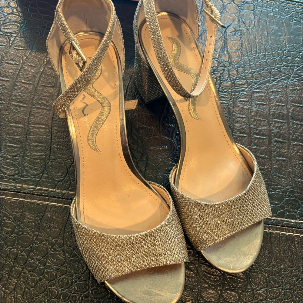 Women’s gold heels dress shoes